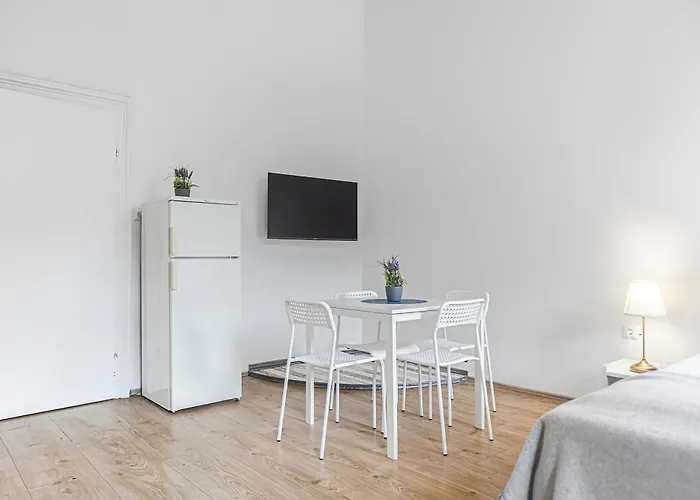 Attractive 2 Bedroom Near Akh Ideal For *