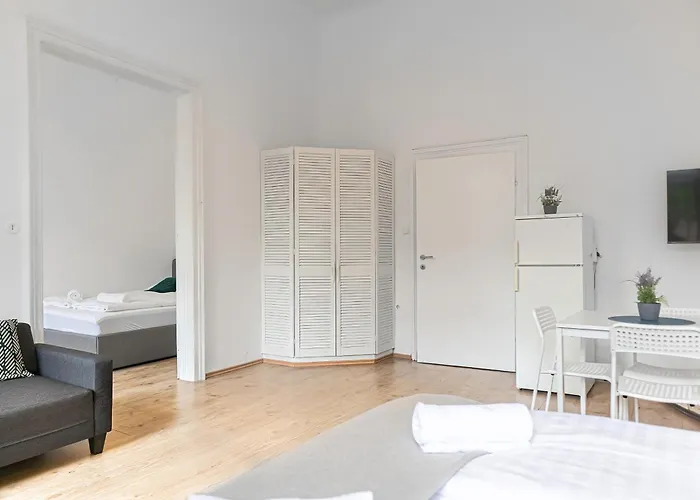 Apartment Attractive 2 Bedroom Near Akh Ideal For