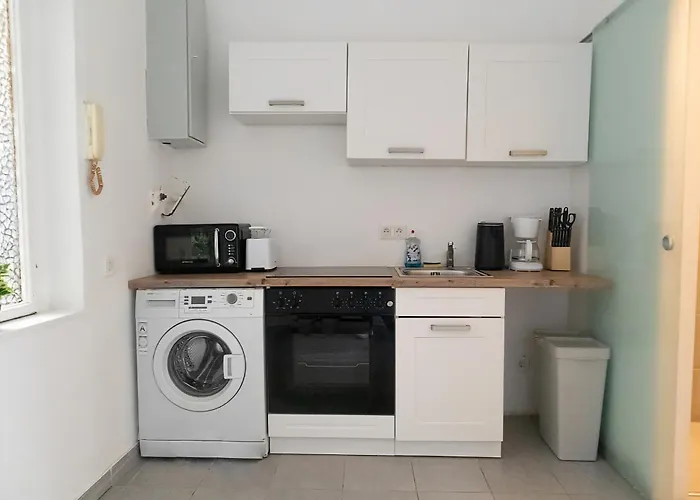 Apartment Attractive 2 Bedroom Near Akh Ideal For *