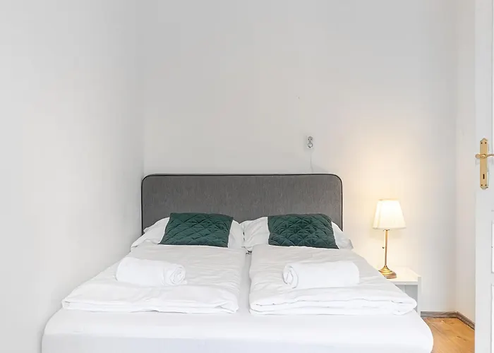 Attractive 2 Bedroom Near Akh Ideal For Apartment *