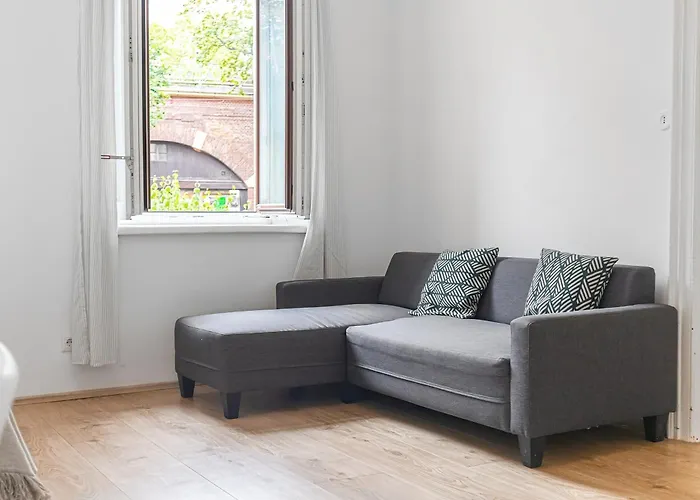 Apartment Attractive 2 Bedroom Near Akh Ideal For *