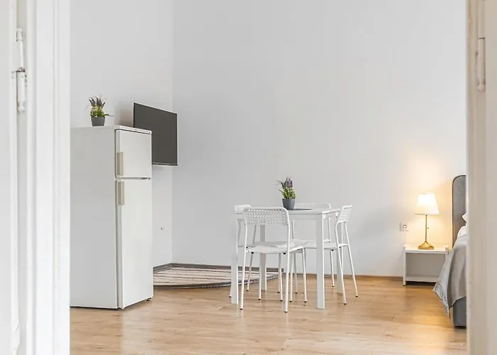 Attractive 2 Bedroom Near Akh Ideal For Apartment *
