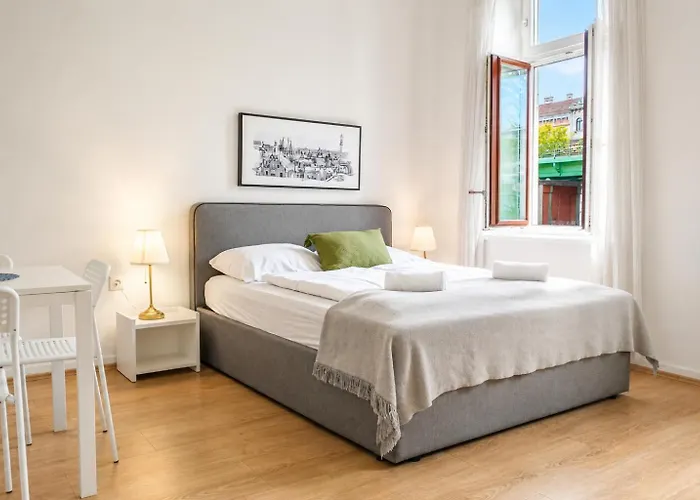 Attractive 2 Bedroom Near Akh Ideal For Apartment