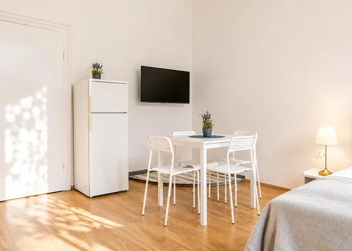 Attractive 2 Bedroom Near Akh Ideal For Apartment *