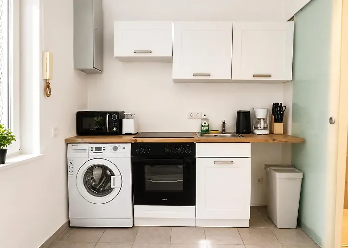 Attractive 2 Bedroom Near Akh Ideal For * Wien