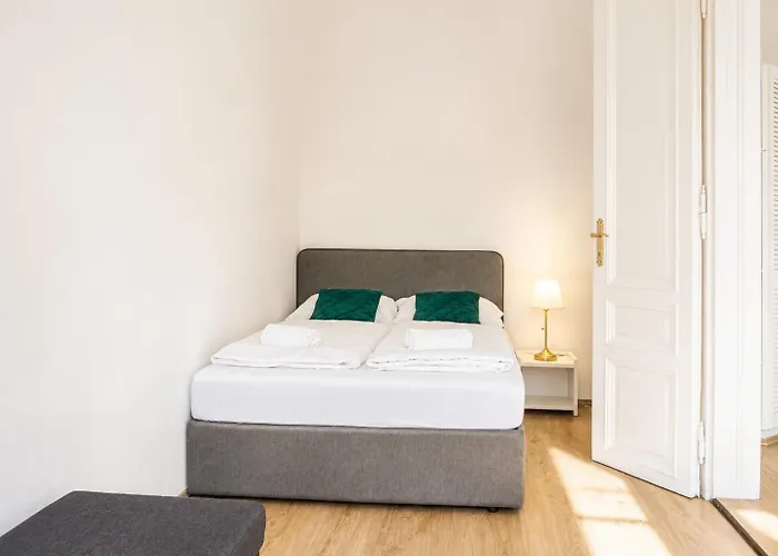 Attractive 2 Bedroom Near Akh Ideal For * Wien