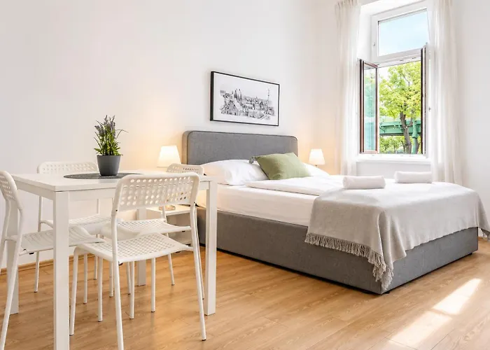 Attractive 2 Bedroom Near Akh Ideal For